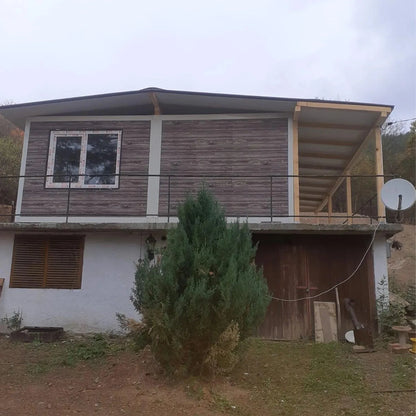 контейнер с навес и фасадна облицовка от дърво